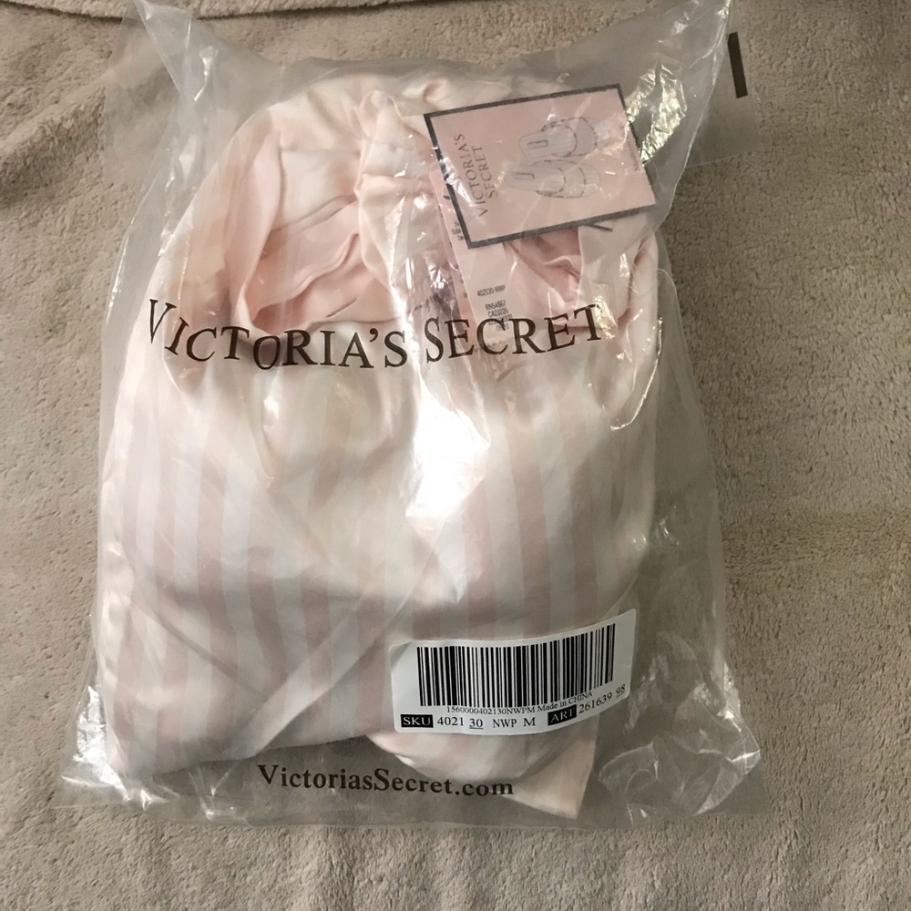Victoria’s Secret signature satin slipper M pink/white